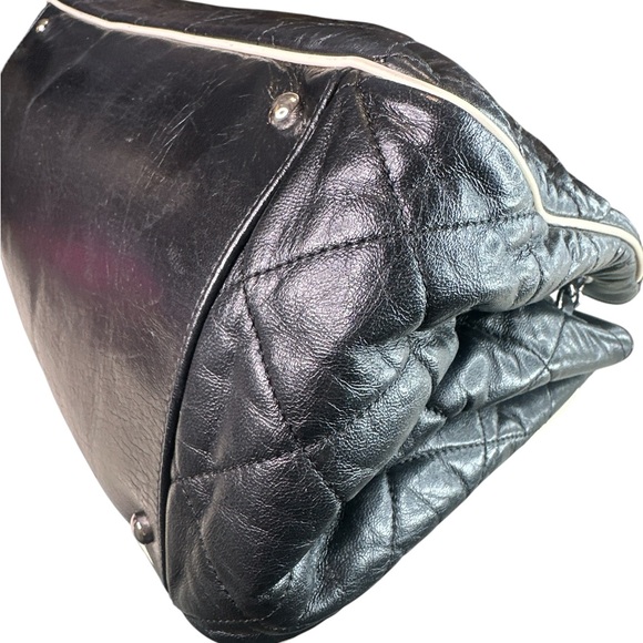 Chanel Black Calf quilted Shoulder/crossbody Bag with Silver Accents - Picture 7 of 12